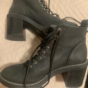 Dolce Vita lace-up Black Leather Ankle Boots Size 9.5. EUC 3” chunky heel
